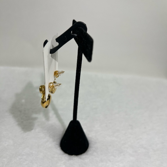 DREWLRY Gold Bow and Heart Earrings - Picture 4 of 9